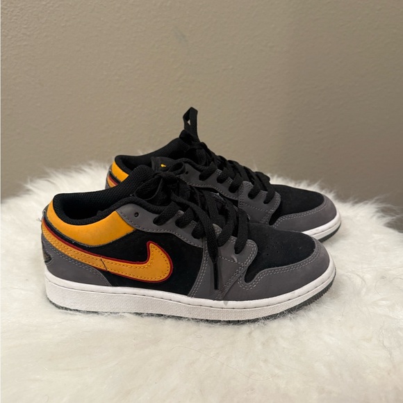 Colorful Sneaker Collection - Picture 13 of 16